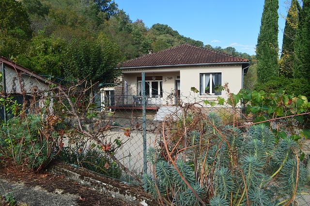 Village house with garden situted between Cordes-sur-Ciel and Saint Antonin-Noble-Val